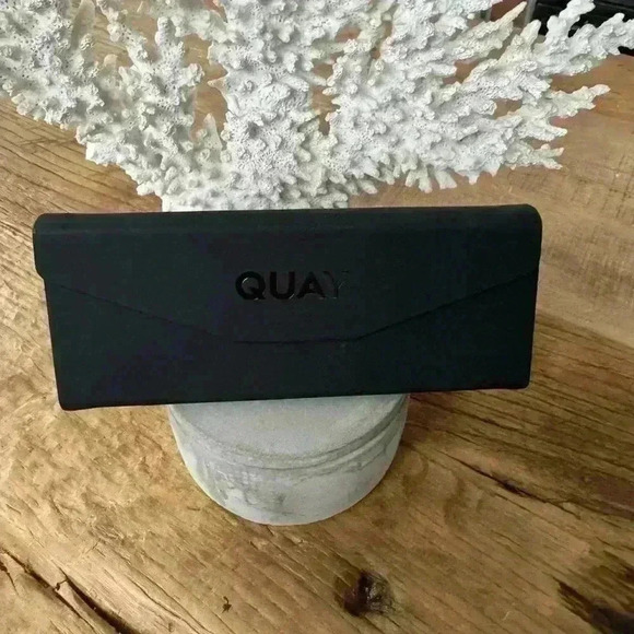 QUAY By The Way Sunglasses ~Black Frame Smoke Lens ~NEW in Case! 😎 - Picture 12 of 12